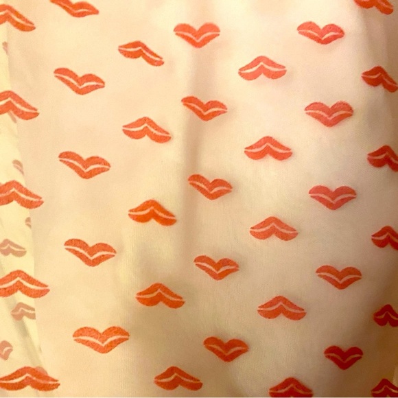 Red & White Chiffon 💋 Lips Sleeveless Blouse w/Side Collar Bow, EUC - Picture 11 of 14